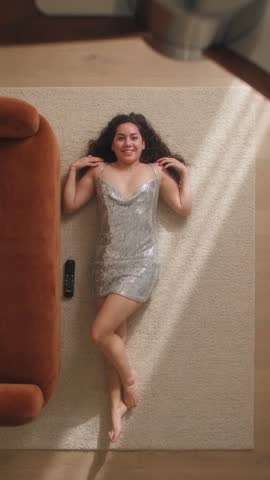 LOOK 02: Silver chainmail mini